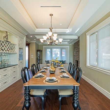 Spacious Cozy House In Vancouver West Экстерьер фото