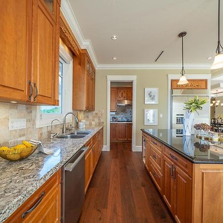 Spacious Cozy House In Vancouver West Экстерьер фото