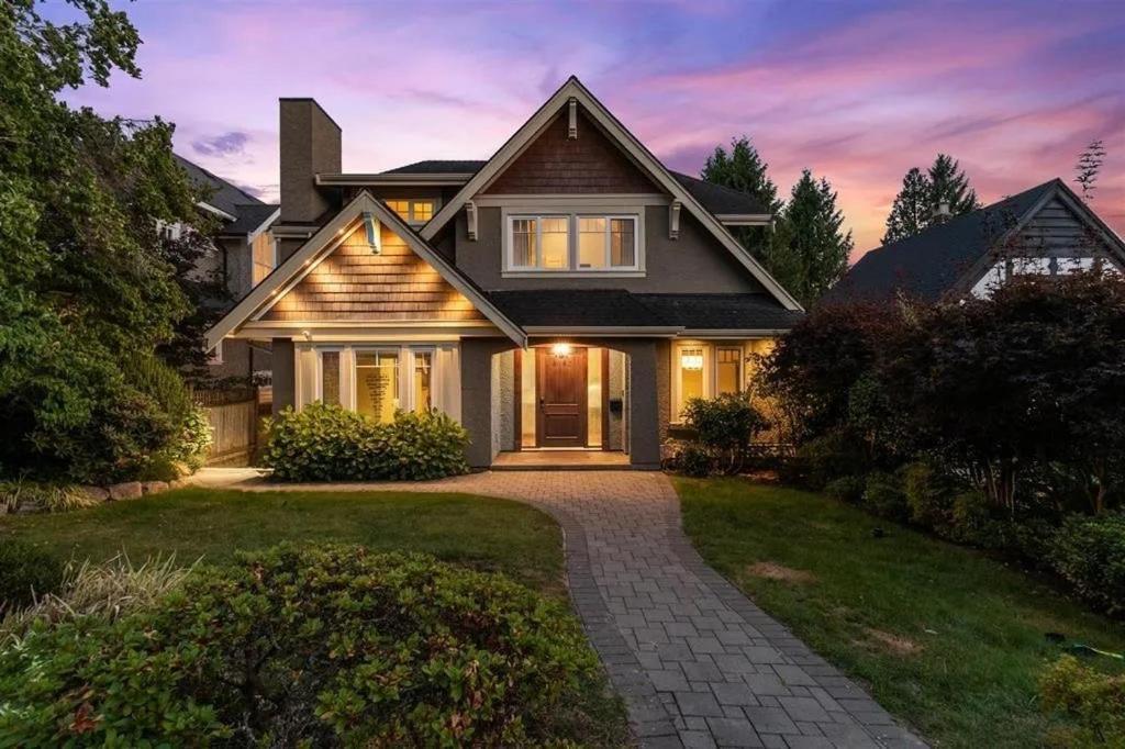 Spacious Cozy House In Vancouver West Экстерьер фото