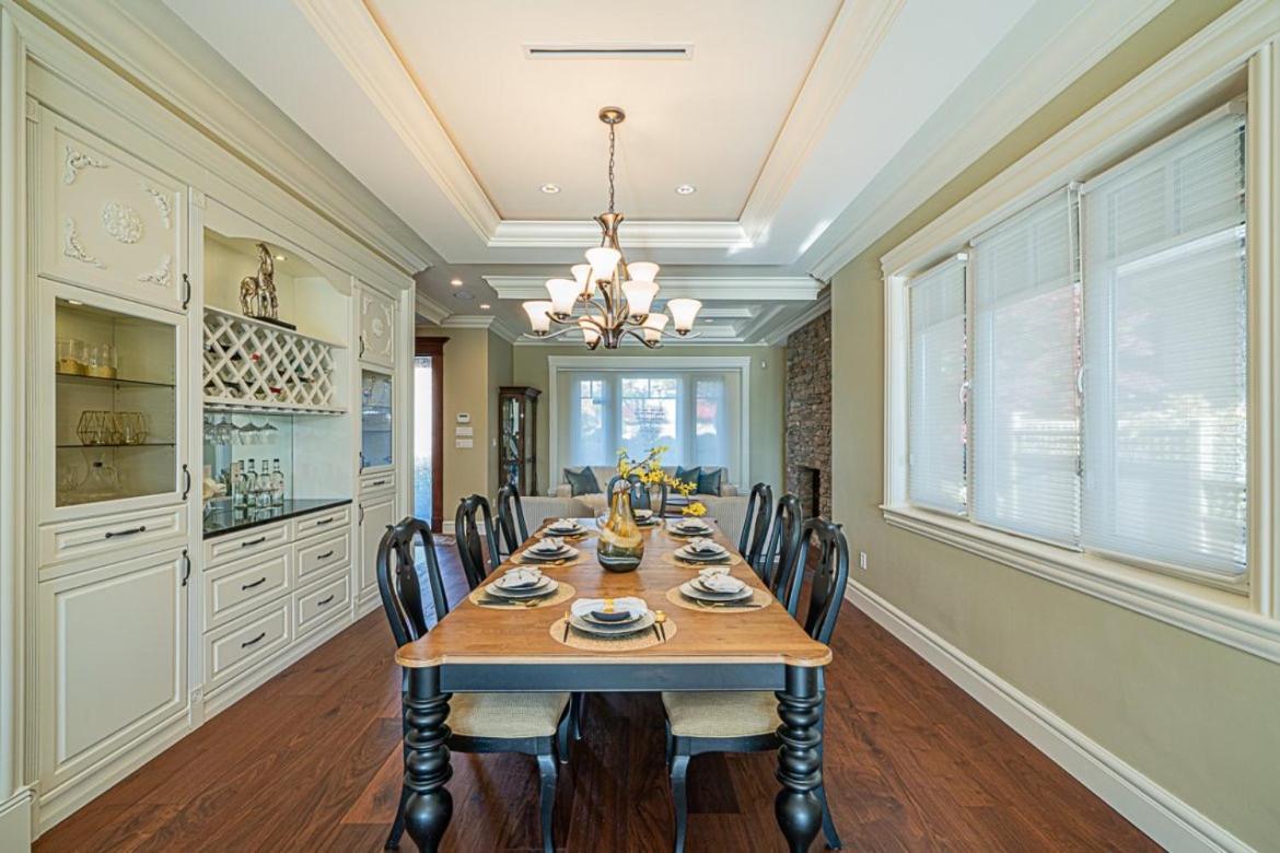 Spacious Cozy House In Vancouver West Экстерьер фото