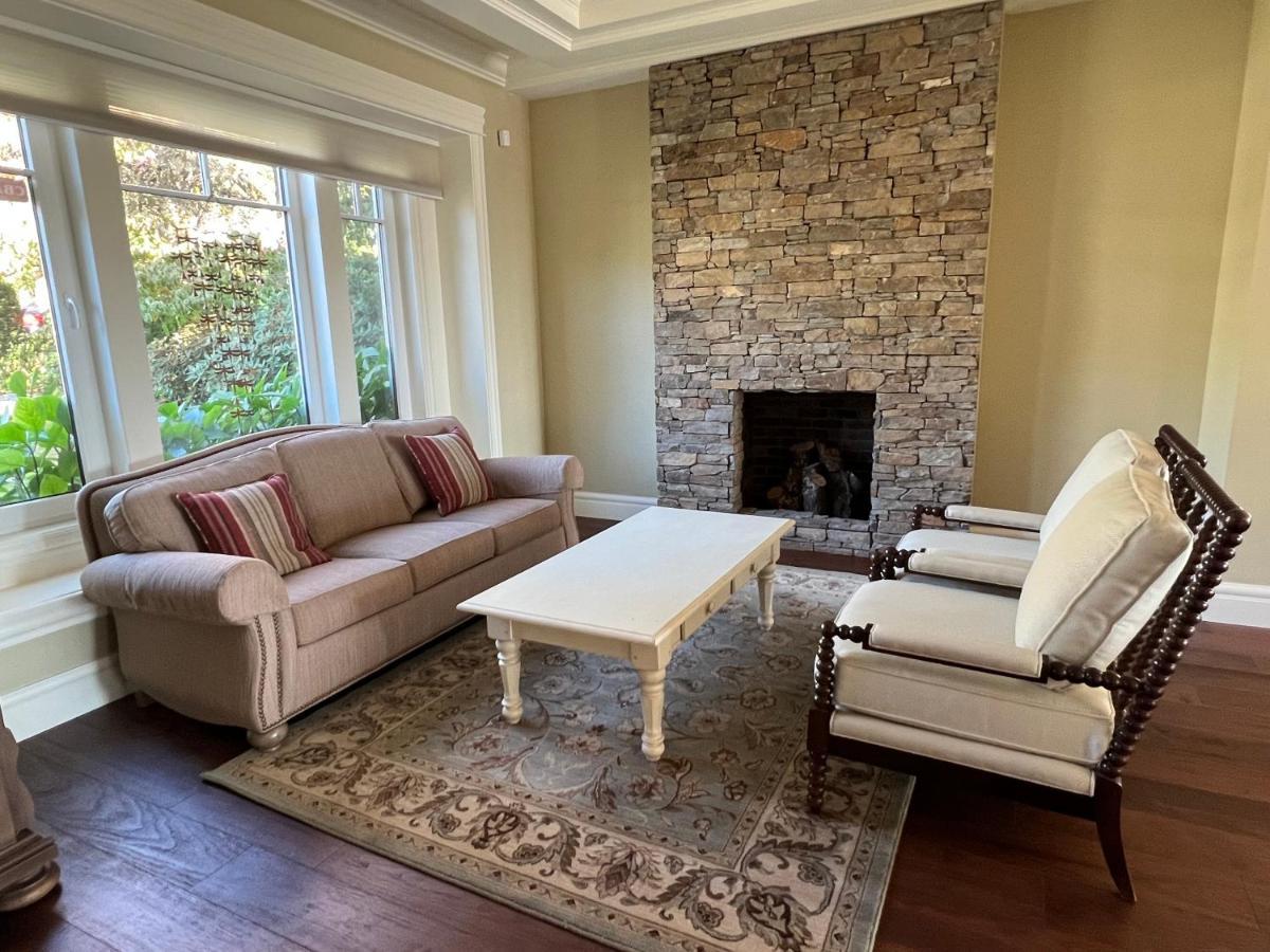 Spacious Cozy House In Vancouver West Экстерьер фото