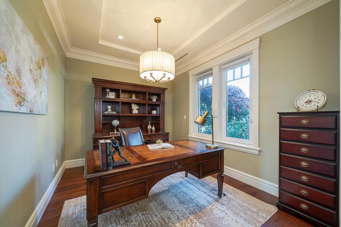 Spacious Cozy House In Vancouver West Экстерьер фото