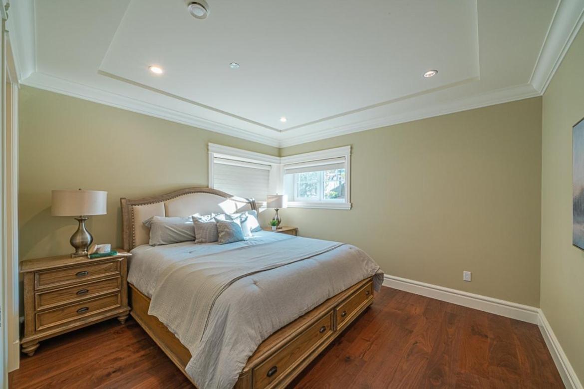 Spacious Cozy House In Vancouver West Экстерьер фото